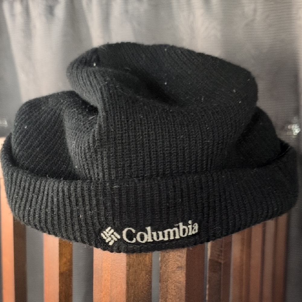Columbia Black Ribbed Beanie